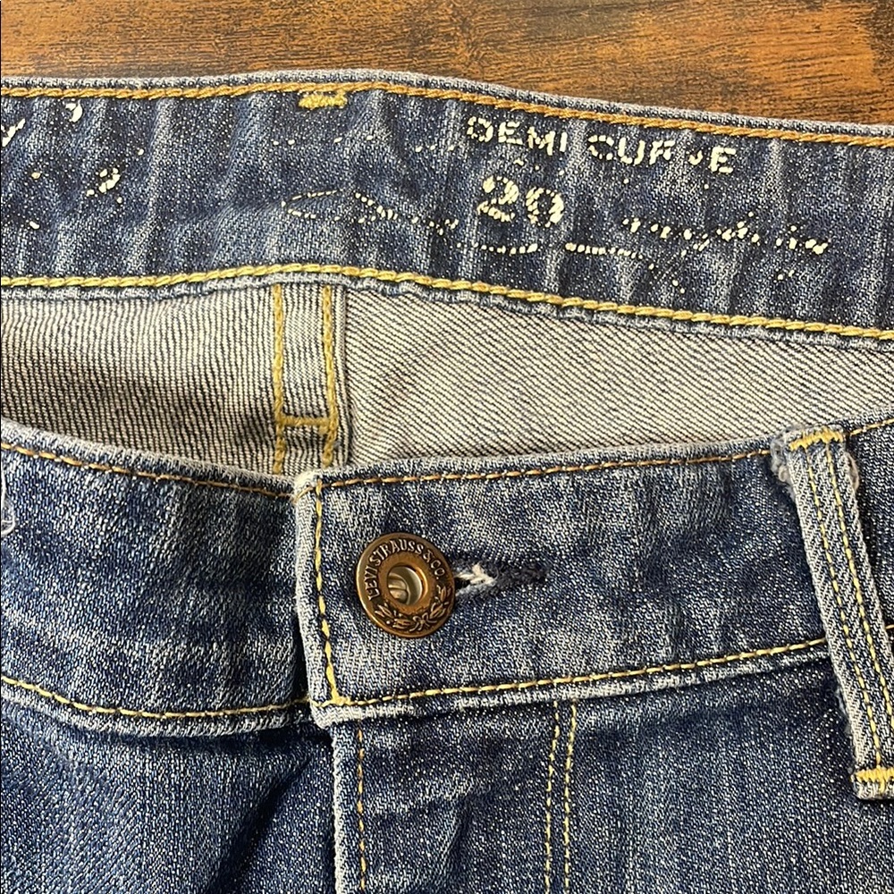 Levi's Women's Demi Curve Jeans in Deep Blue - Picture 8 of 8